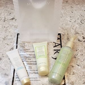 Mary Kay Satin Hands Set (NEW IN BOX)